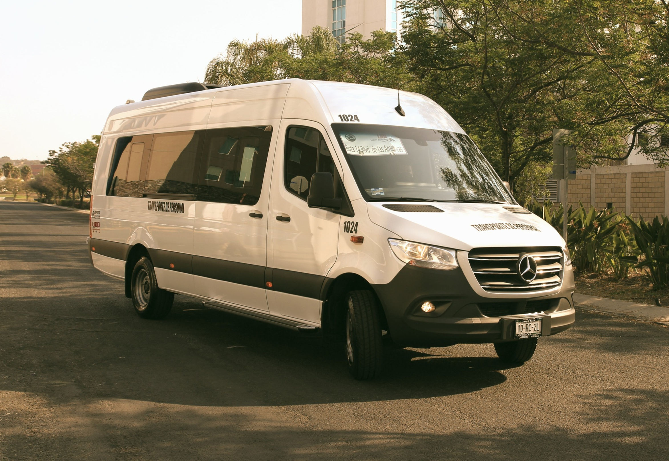 Servicio de Transporte de Personal para Empresas y Fábricas | Shuttle and Bus Service | | Luxury Hotel & Bus